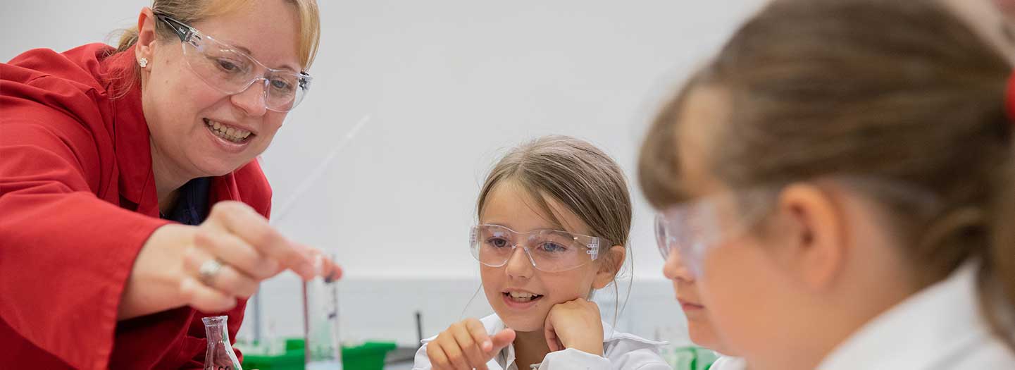 School students with Explainer completing Discovering Chemistry workshop.
