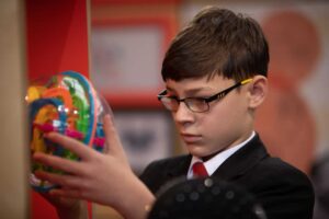 School student completing puzzle in Life Science Centre's Brain Zone.