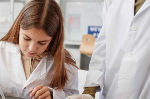 School student about to carry out a dissection with assistance of Life Explainer.