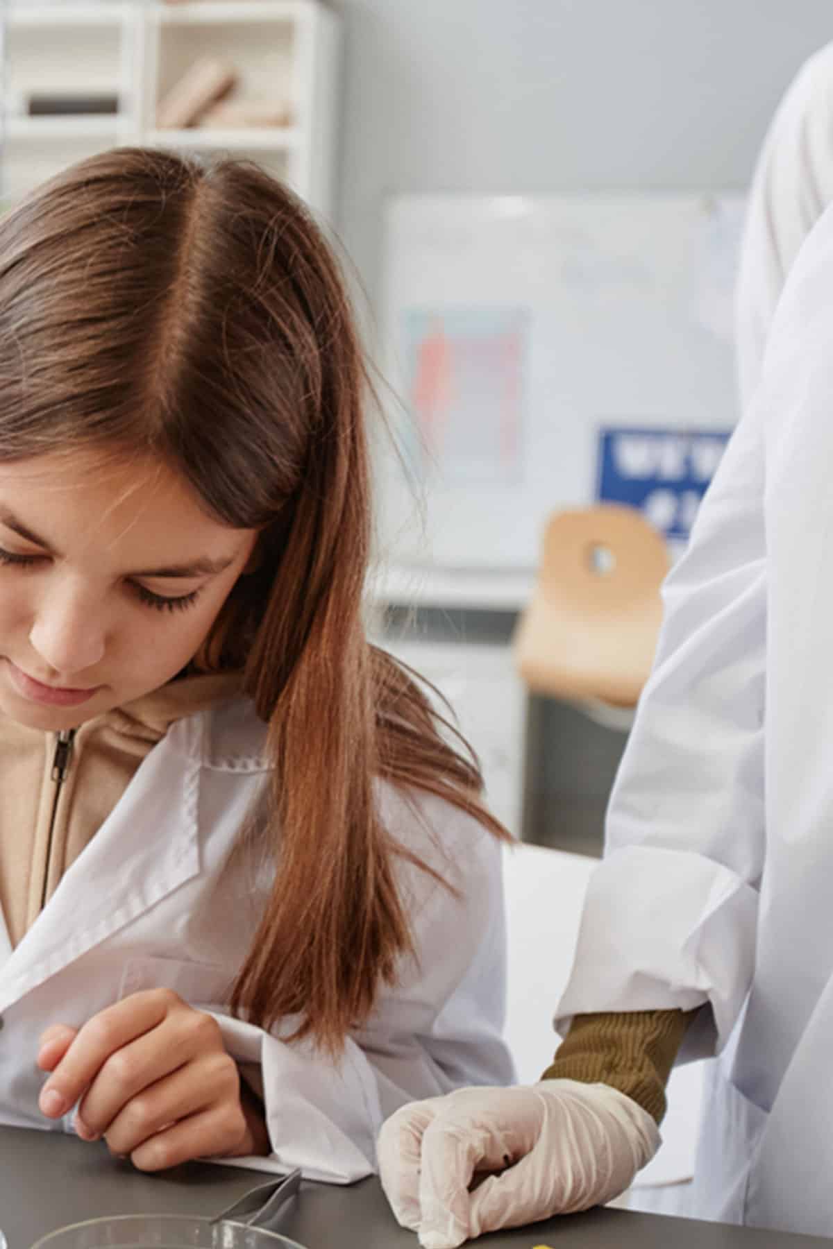 School student about to carry out a dissection with assistance of Life Explainer.
