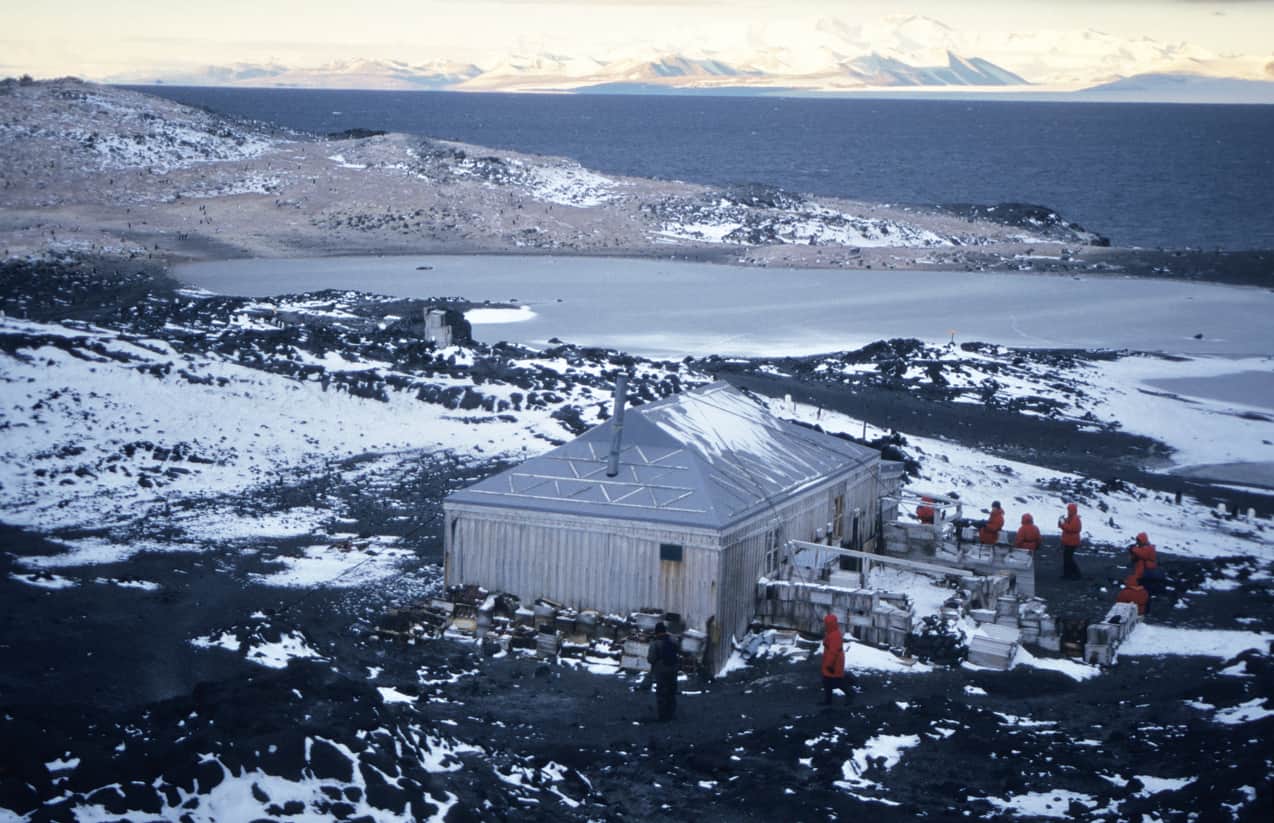 On this workshop, students will conduct experiments to find the best construction materials for an Antarctic Research Station, similar to the one pictured.
