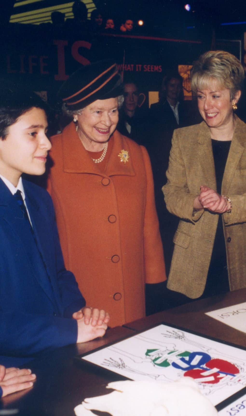 Her Majesty the late Queen Elizabeth II with Linda Conlon, Life Science Centre's Chief Executive.