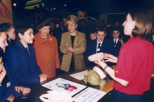 Her Majesty the late Queen Elizabeth II with Linda Conlon, Life Science Centre's Chief Executive.