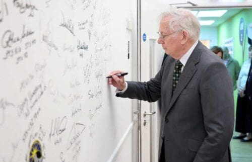 HRH Duke of Gloucester signs the ‘wall of fame’ in Life Science Centre’s Senior Lab
